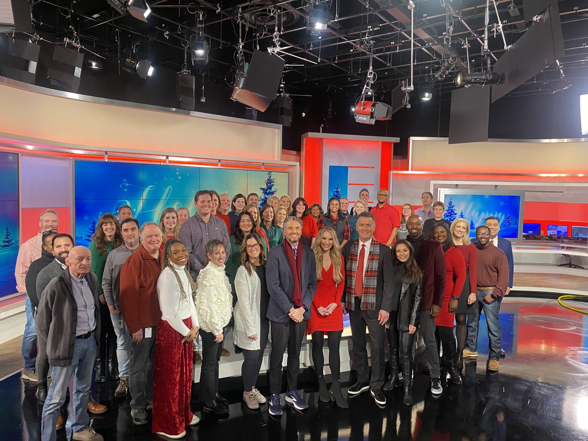 SMILE!!!! Picture day <a href="/cbschicago/">CBS Chicago</a> ! Can you tell we are ready for the #holidayseason? #HolidaysAreComing #HappyHolidays2022