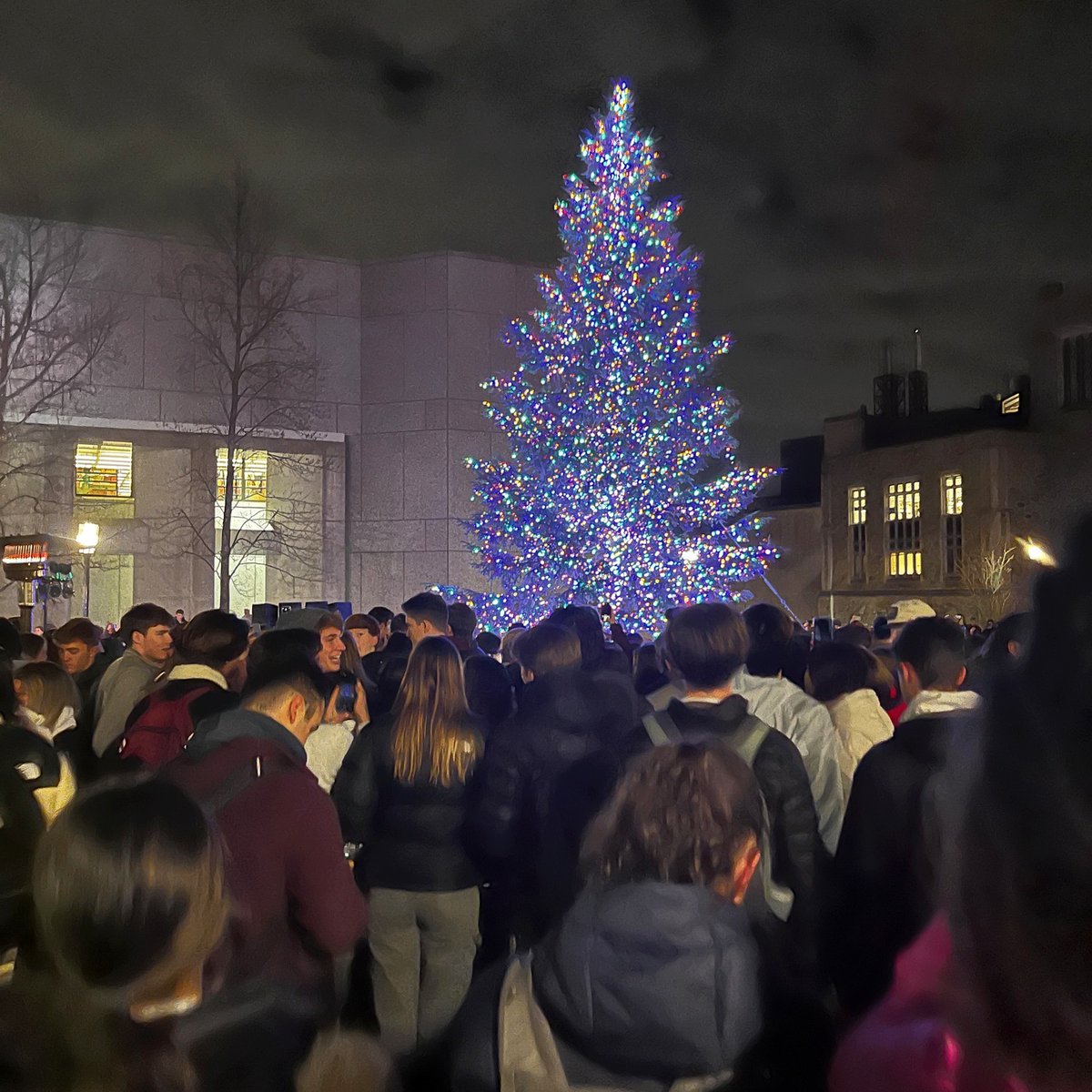 BCHCEngineering's tweet photo. Last night, Boston College held its annual tree lighting event. Hot chocolate and cookies were served while students enjoyed a holiday performance from several arts groups! https://t.co/8hh80Wb7fP