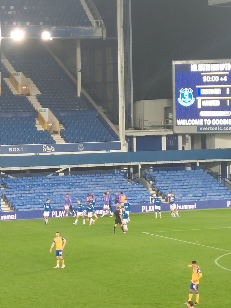 MerseySport_'s tweet photo. Full time. 2-1 #EFC
After being frustrated by Mansfield's defence for forty minutes, a quick one-two in stoppage time sees Everton into the next round of the @PapaJohnsTrophy. 
Tom Cannon netting the winner⚽️ #EFC #PJT https://t.co/MmLOiun8s0