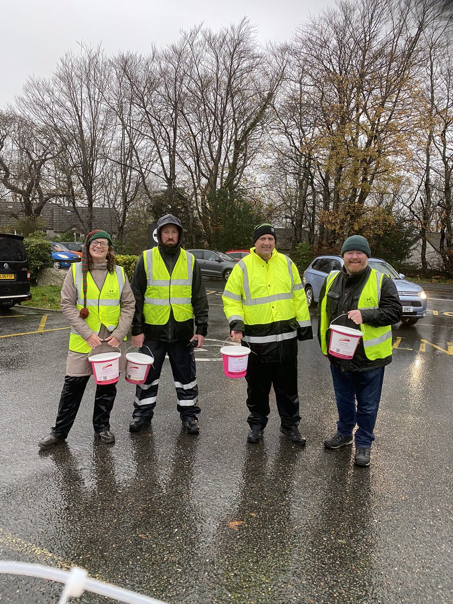 Sadly, despite our London Marathon teams best effort’s and getting soaked to the skin we didn’t make our target of collecting enough money to pay for care for a month. 
Please support me you can justgiving.com/fundraising-ed…. @Cornwallhospice