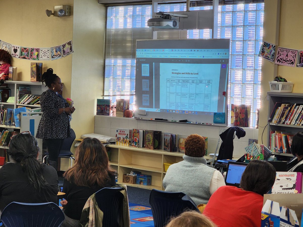 Oak Grove &amp; YE Smith partnering together to provide guided reading training to teachers. Kudos to Tonya Enoch for facilitating the training! @TonyaEnoch  <a href="/juliespencer8/">Julie Spencer</a>  @YESTigerLeader1 @drstacydstewart <a href="/DurhamPublicSch/">Durham Public Schools</a>