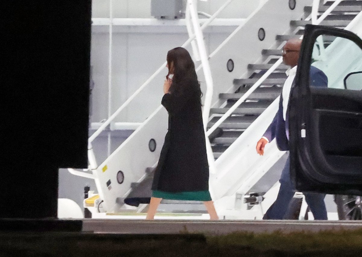 MMBR Mídias on Twitter "Meghan Markle no Aeroporto Internacional de