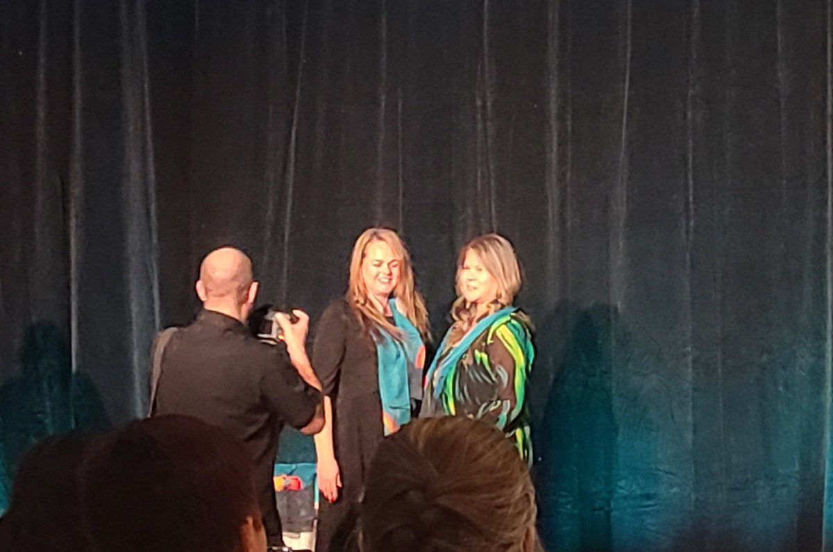 eyvette_hr's tweet photo. Congratulations to the First Nation Housing Professionals!
Tonight we gather for the convocation & recognition ceremony ππ.
I am honored to be here with my mom, Rhonda Elliott, to recognize her for her designation & 22 yrs of service.
#FirstNationsHousing @FNHPA_APHPN https://t.co/UVp7yNKnQy