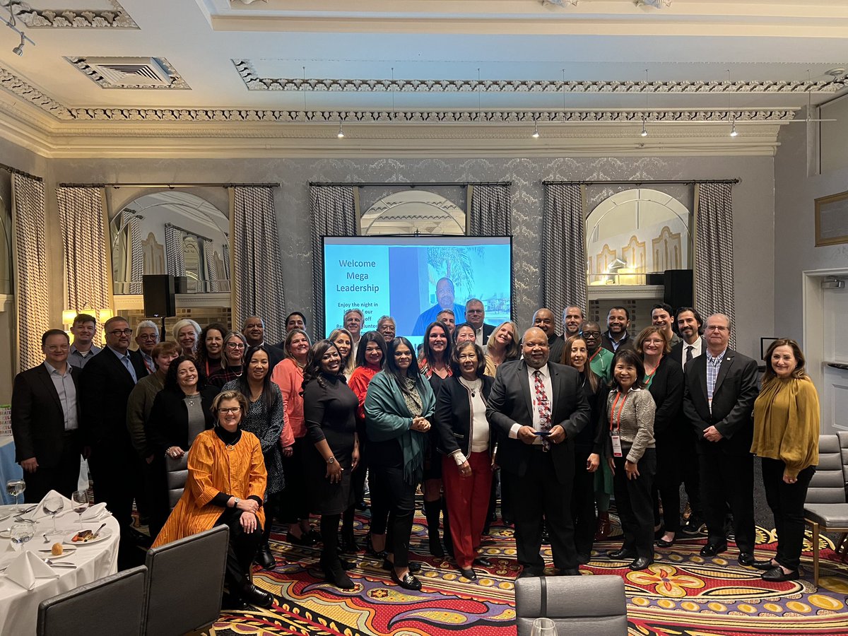 Andres4Castillo's tweet image. Honoring @avolunteer2help for his spirit of giving and leadership to the #MegaRegion. We thank you!@sdjennings @MrRawle