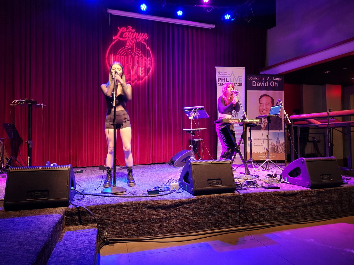 PHLLive1's tweet image. Kyper, our 2nd performance, killin the stage for #PHLLive