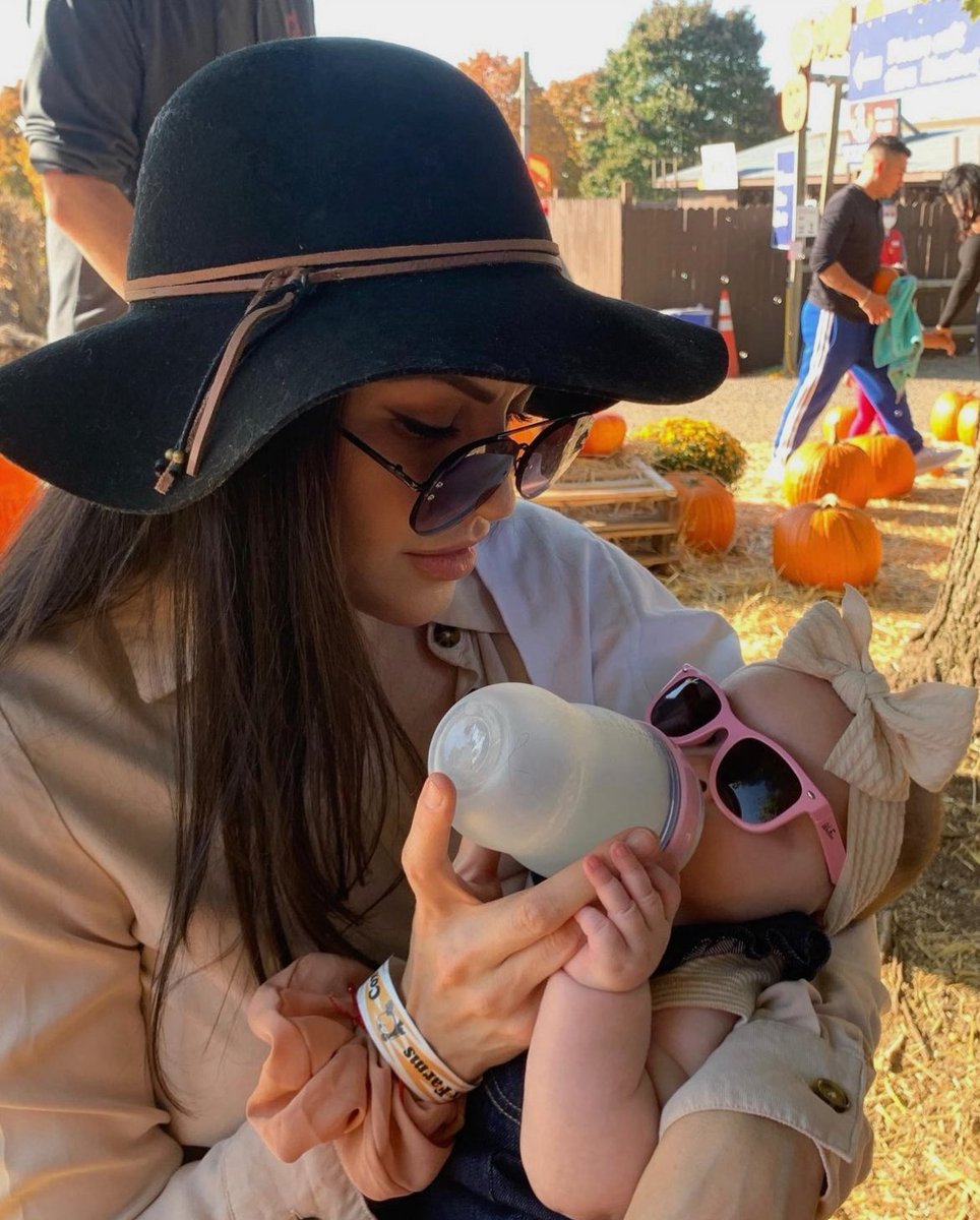 comotomobaby's tweet photo. Who else is sippin' in the last few moments of Autumn? While we're sad to see pumpkin spice season go, we're ready for Mariah to do her thing! ✨
#Comotomo #ComotomoCommunity // Photo by: @itslizzeth https://t.co/q8yClcwo5m