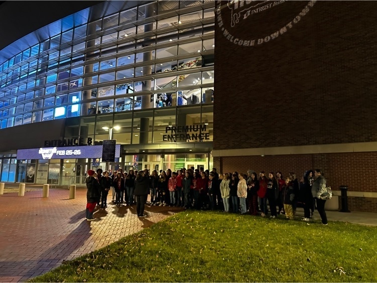 eldoradocats's tweet photo. Seventy-three EMS Chorus students and 69 parents at the Wichita Thunder game tonight. Chorus performed the National Anthem. Thank you to Mrs. Katie Banks-Todd for providing this opportunity for our students. #partofthepride #everydaywithexcellence https://t.co/uFYXW7yhDM