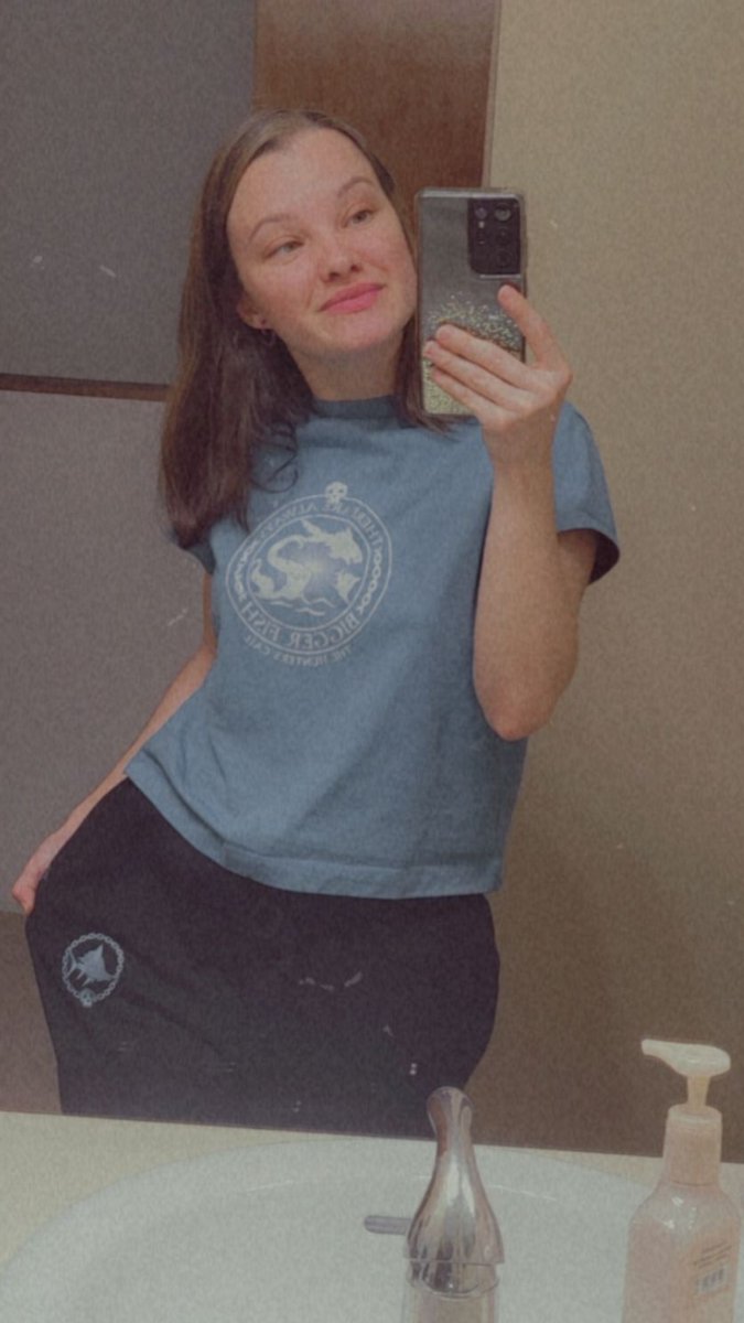 micallamadness's tweet photo. @JamesPorter9 is the FISH🎣 Loving these comfy bday @SeaOfThieves fish merch! Honestly so lucky to have such incredible friends❤️ #hunterscall #fishmore https://t.co/0nFA2X5hpi