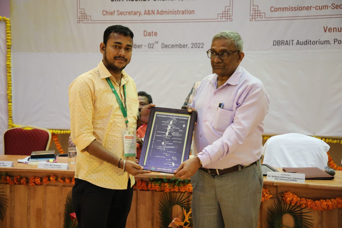 er_mitun's tweet photo. #1stDaySpecialMomentMemory
At 3days #InductionTrainingPRI
#HandingOver
#MomentoTo
#RespectedUKSinghSir(SE PRI)
#ThankFull2 @DirPris @Md_Yunus89 for such beautiful opportunity to #GPRamNagarTeam https://t.co/jyQ7FXtb1x