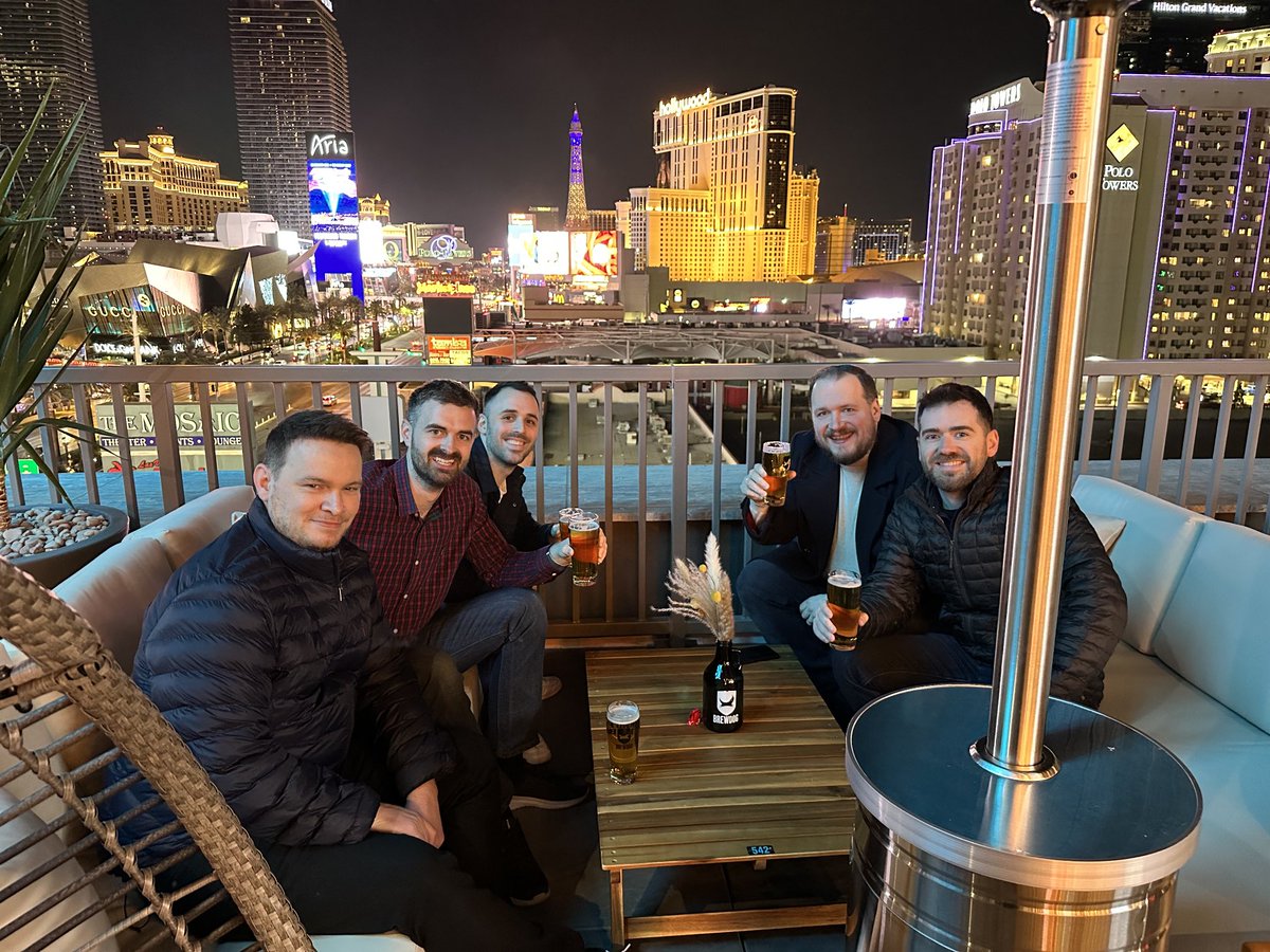 crouchy's tweet image. Awesome views and beer from ⁦@BrewDogLasVegas⁩ #brewdoglasvegas