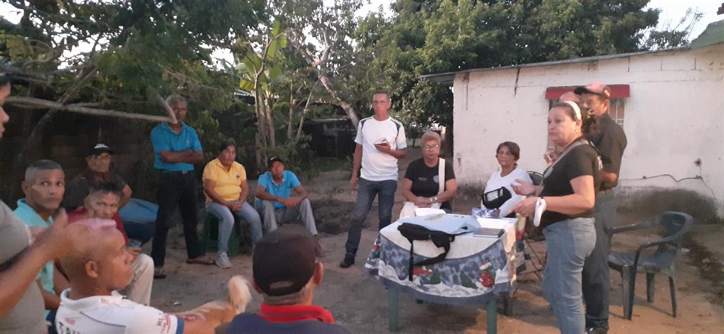 albanelyrengel's tweet photo. #30Nov22 Asamblea Pquia #SanVicente con los compañeros Juan Carlos Oronoz, Freddy Figueroa, Zolys Campos y Freddy Campos llevando la información de la Plataforma Unitaria sobre las #Primarias y la necesidad de estar unidos, todos como Defensores de la Democracia @DxDVenezuela https://t.co/m6K4EvDi2Z