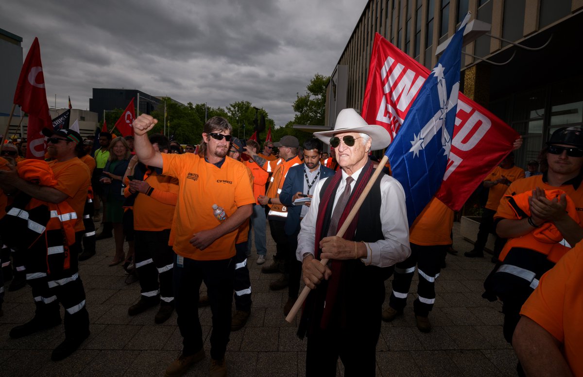 wakeupsitt tweet media