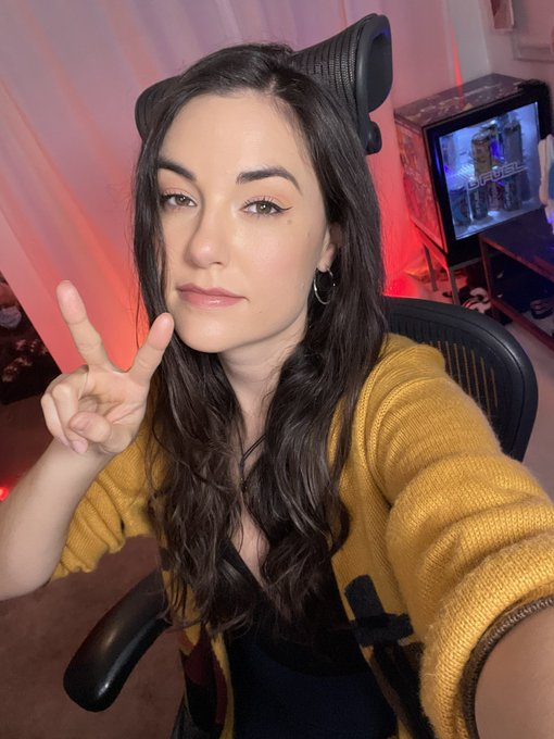 ✌️🫶 in chat today going live w/ Warhammer &amp; then later talking about that russian meme, or is it propaganda