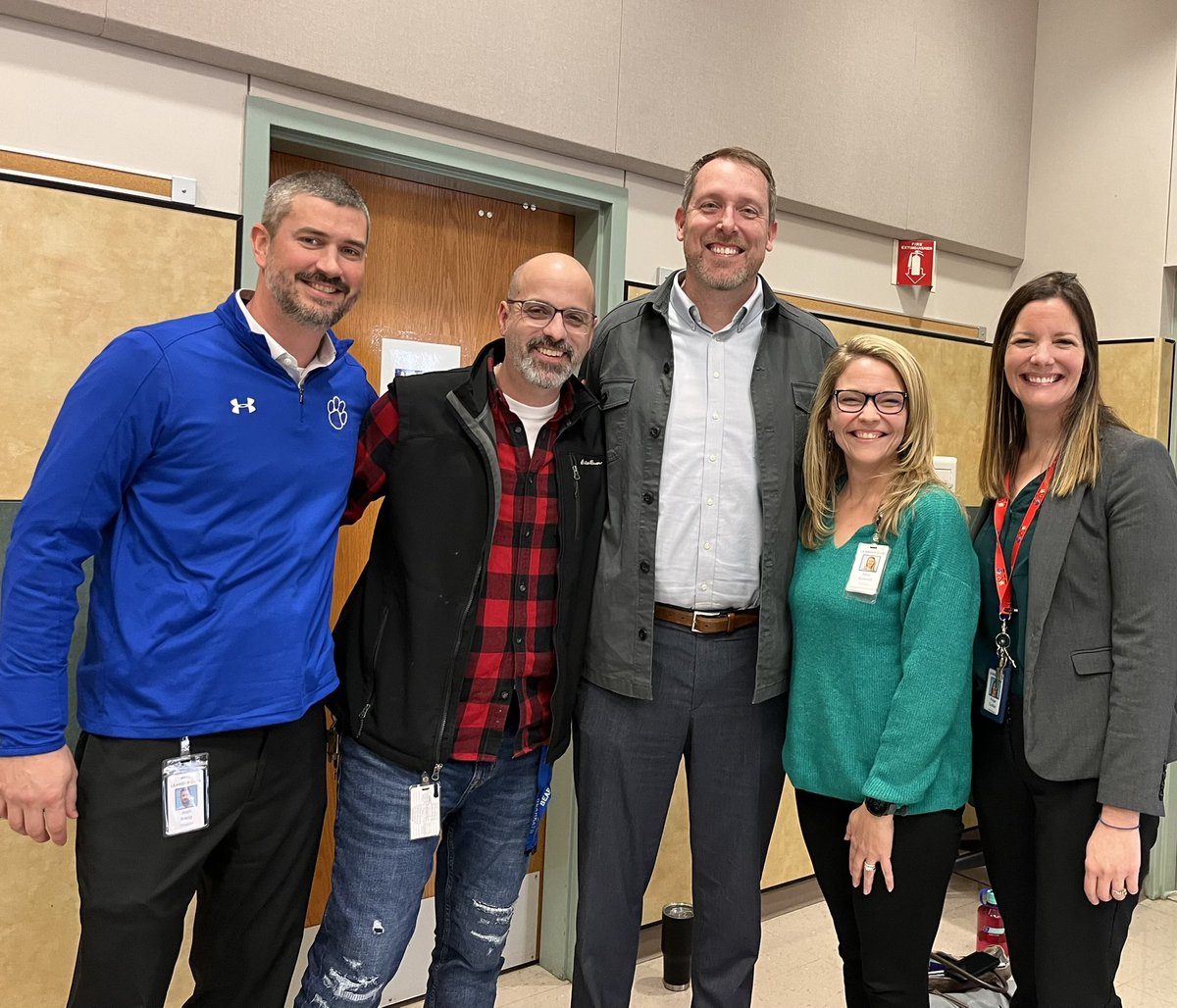 PCollierLISD's tweet image. Thankful for principal friends that pour into others! #LeadThroughService #1LISD #1thing @DrMorganLISD @MrCoachHaug @KollerTX @AbbyKennell