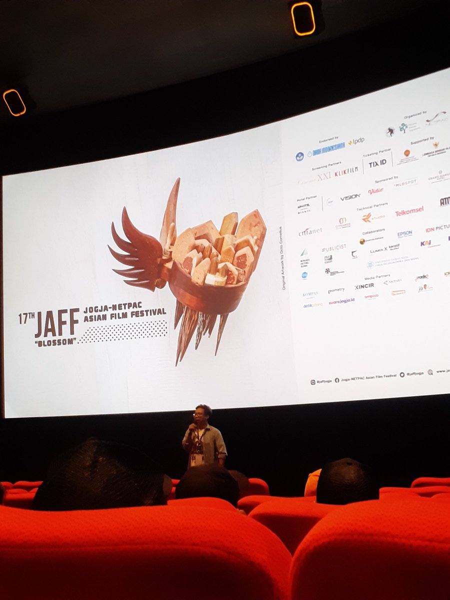kindasadbutfun's tweet photo. #FunFilm Edisi nonton kali ini dateng ke JAFF bareng @thecatharcist buat nonton filmnya Tony Leung yg judulnya Chungking Express. Film lawas dgn genre romantis (kesukaan alfun) buat kita berimajinasi soal "what ifs" di cerita cinta yg padahal cmn ada di film²n
Overall ⭐8.5/10 https://t.co/i6C6bjuVdn