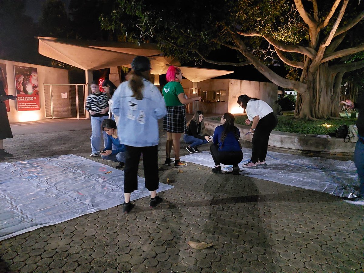 janewalkCLN's tweet photo. Estuvimos en el Jardín Botánico realizando mapeo colectivo para el proyecto de #CAMINANTAS 

En el cual buscamos ubicar las zonas de la ciudad en las que las mujeres peatonas son víctimas de violencia, acoso u hostigamiento.
@CMAS_AC @LigaPeatonal @FeministasAlter @prociudadcln https://t.co/eViMT52i4q