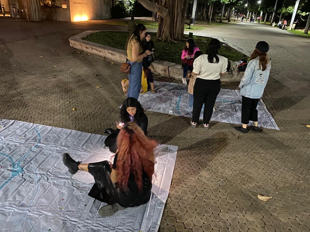 janewalkCLN's tweet photo. Estuvimos en el Jardín Botánico realizando mapeo colectivo para el proyecto de #CAMINANTAS 

En el cual buscamos ubicar las zonas de la ciudad en las que las mujeres peatonas son víctimas de violencia, acoso u hostigamiento.
@CMAS_AC @LigaPeatonal @FeministasAlter @prociudadcln https://t.co/eViMT52i4q
