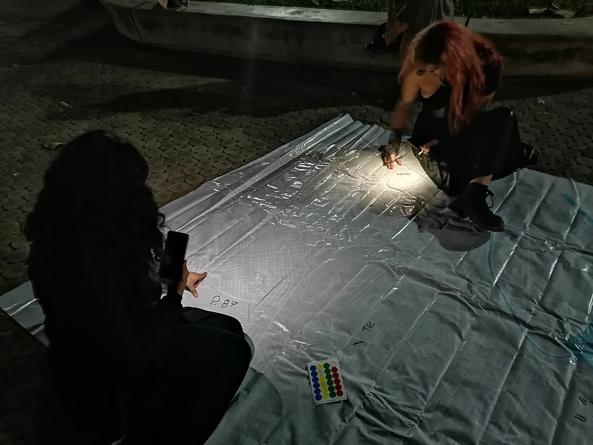 janewalkCLN's tweet photo. Estuvimos en el Jardín Botánico realizando mapeo colectivo para el proyecto de #CAMINANTAS 

En el cual buscamos ubicar las zonas de la ciudad en las que las mujeres peatonas son víctimas de violencia, acoso u hostigamiento.
@CMAS_AC @LigaPeatonal @FeministasAlter @prociudadcln https://t.co/eViMT52i4q