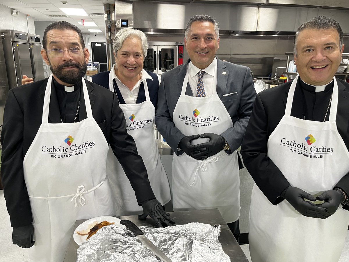 nspimentel's tweet photo. Serving together! Bishop Flores, Bishop Mario & Mayor Villalobos joined me & Catholic Charities RGV staff & volunteers serve a Thanksgiving meal to the homeless & immigrants in our community. Everyone had an amazing time & some fun too! ❤️ https://t.co/7keN5Rd7bL