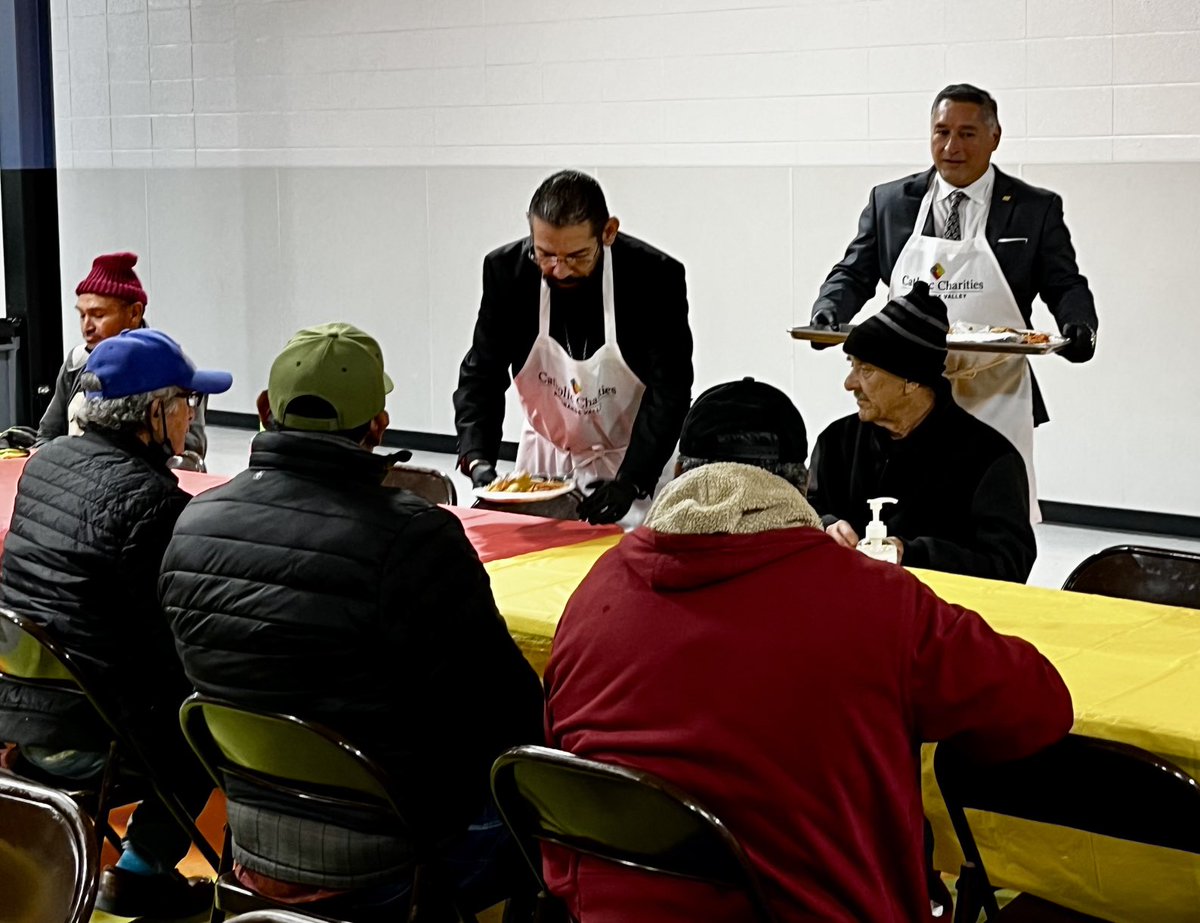 nspimentel's tweet photo. Serving together! Bishop Flores, Bishop Mario & Mayor Villalobos joined me & Catholic Charities RGV staff & volunteers serve a Thanksgiving meal to the homeless & immigrants in our community. Everyone had an amazing time & some fun too! ❤️ https://t.co/7keN5Rd7bL