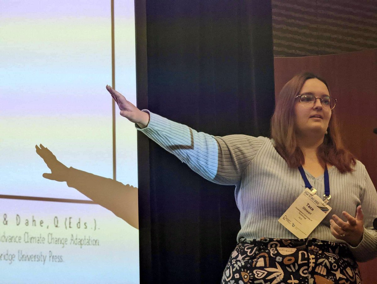 KaitDoesMaths's tweet photo. Incredibly engaging presentation by @StewartTace, that really emphasized the snowballing effect on reefs when climate disturbances accumulate #ESASCBO22 #GBR https://t.co/fVlNUuiQu3