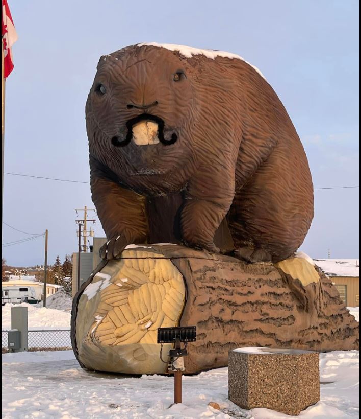 #WorldsLargestBeaver
We've officially named our giant roadside attraction JUSTIN. Come and check it out!
#JustinBeaver
🤣🤣🤣
<a href="/JustinBeiberOfl/">S</a>
