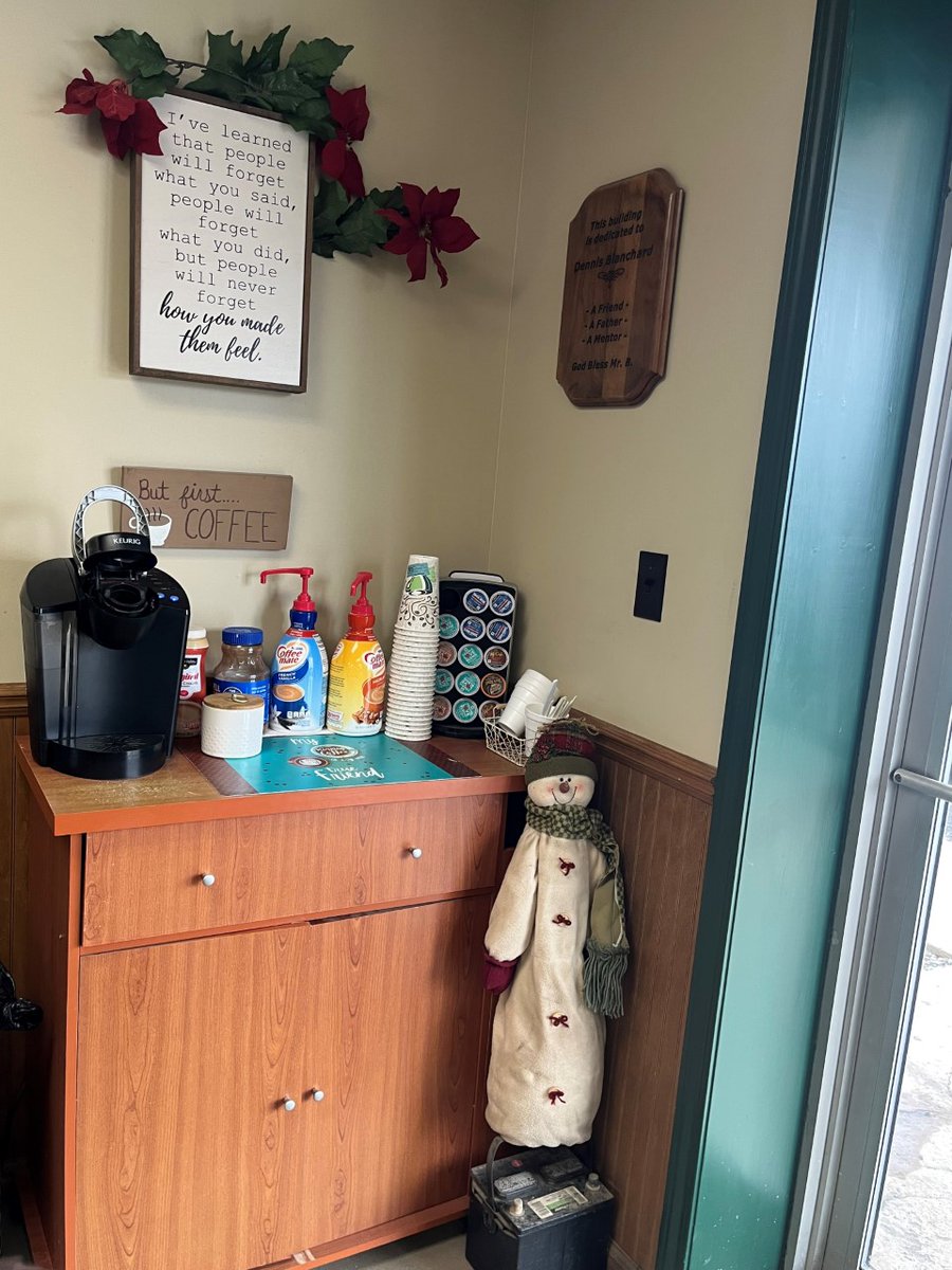 ServicePlusAuto's tweet image. Introducing our newest assistant, Tank! We know Bailey will give an excellent orientation to our new shop pup. Also, we&apos;ve decorated for Christmas! We&apos;d love to see pictures of your decorations, all :-)