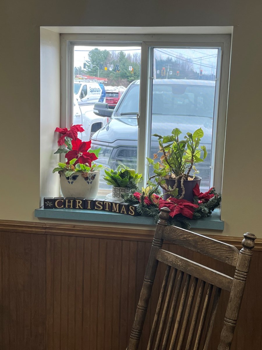 ServicePlusAuto's tweet image. Introducing our newest assistant, Tank! We know Bailey will give an excellent orientation to our new shop pup. Also, we&apos;ve decorated for Christmas! We&apos;d love to see pictures of your decorations, all :-)