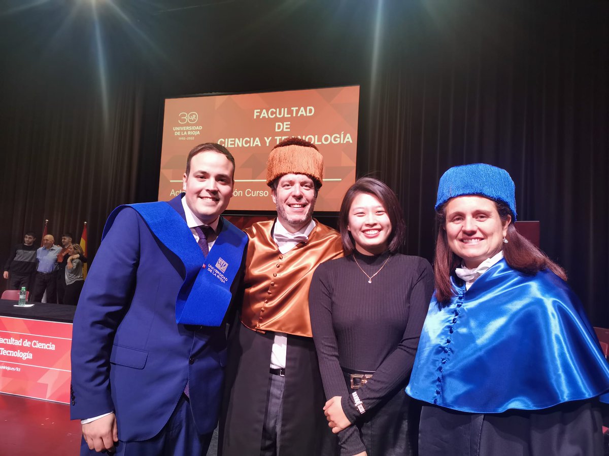 SpectralWater's tweet photo. Felices porque nuestro compañero Fernando ha sido premiado con el mejor TFG del Grado de Enologia realizado sobre el proyecto @unirioja @AgEInves https://t.co/A0UYgEa1Gz