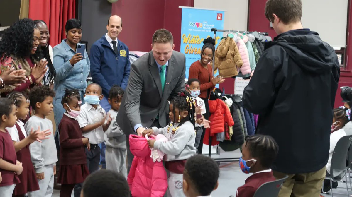 NPS_ObamaElem's tweet photo. Today, we had the honor of celebrating #NationalDayOfGiving with @weloveuusa! ALL OF OUR STUDENTS received Winter items! THANK YOU FOR THIS AMAZING GIFT! Our students and families are so happy! 

#community #leadership #wellness #givingtuesday #NewarkNJ #NewarkPublicSchools https://t.co/7goXzP8HTY