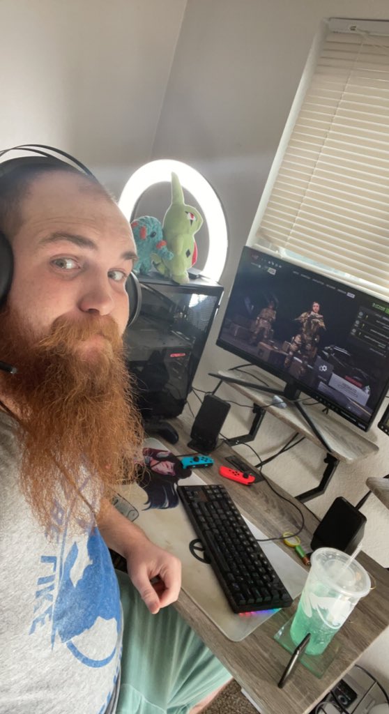AmeizingDva's tweet photo. We are live! And for the first time I will be playing Warzone!! Come join and watch as  I bumble my way through and try and get my first win! https://t.co/cL4GeKHh7J #COD #Warzone2 #noob #twitch #live https://t.co/IMevdsM6o7