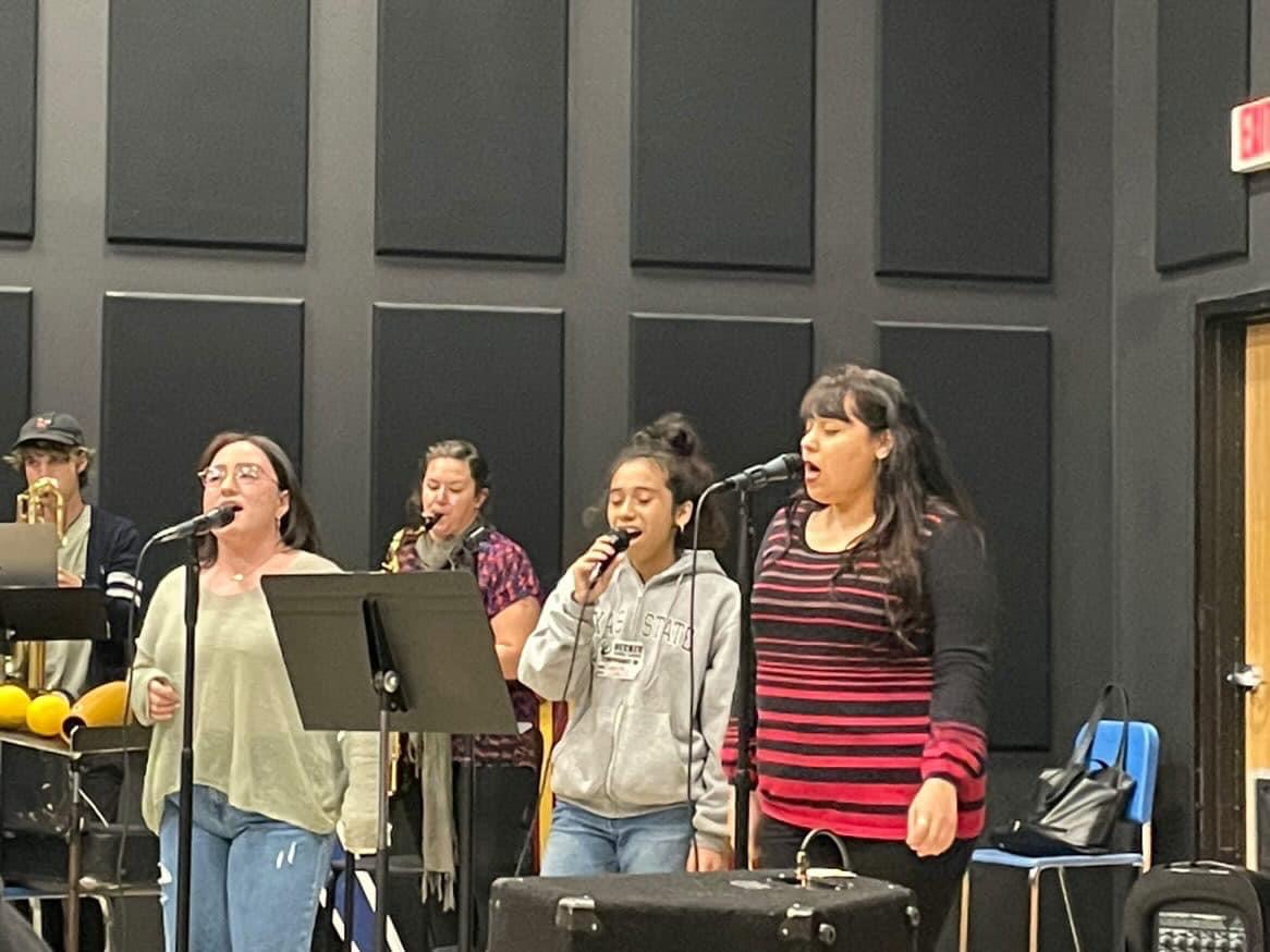 Manor_FA's tweet photo. Our @deckerband students visited @TxStateBobcats Latin Ensemble to watch their Jazz Band and Latin Ensemble rehearse. One of our @ManorISD scholars jumped right in and joined them! https://t.co/0YRDR75YXU