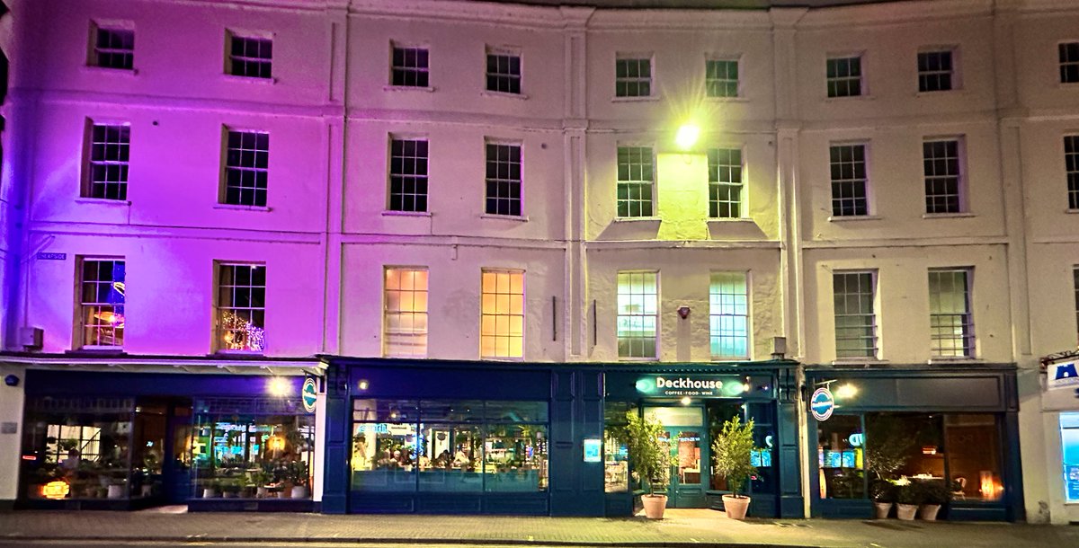 CraigStoneUK's tweet photo. Had a great night at #Deckhouse in #Taunton. 

Fabulous cocktails and the food was absolutely delicious.  The Vegan Chocolate Brownie was probably the best I’ve ever tasted. 

Strongly recommend.  ⭐️⭐️⭐️⭐️⭐️ https://t.co/e6du5PY6Kp