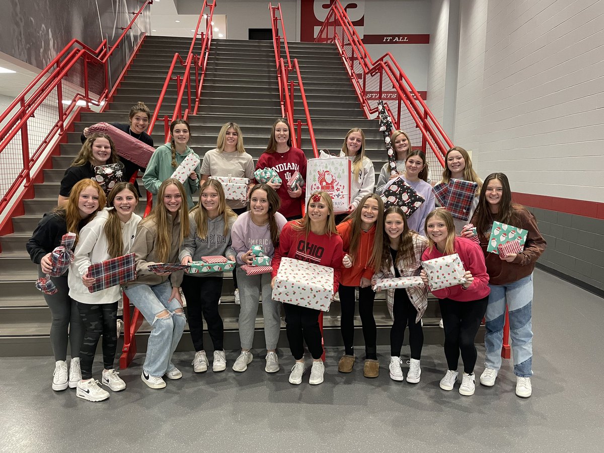 CenterGroveSB's tweet photo. Thankful for your giving hearts ladies ❤️  Appreciate you spending your time on this! https://t.co/6SifUL7oOP