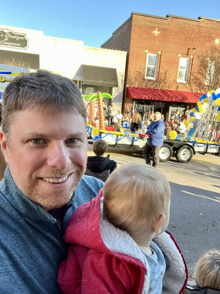 Chris_Duncan's tweet photo. Had a fun time taking my son to see the Belmont Christmas Parade yesterday. What a great way to kick off the holiday season.🎄 https://t.co/S0VUWZZMGj