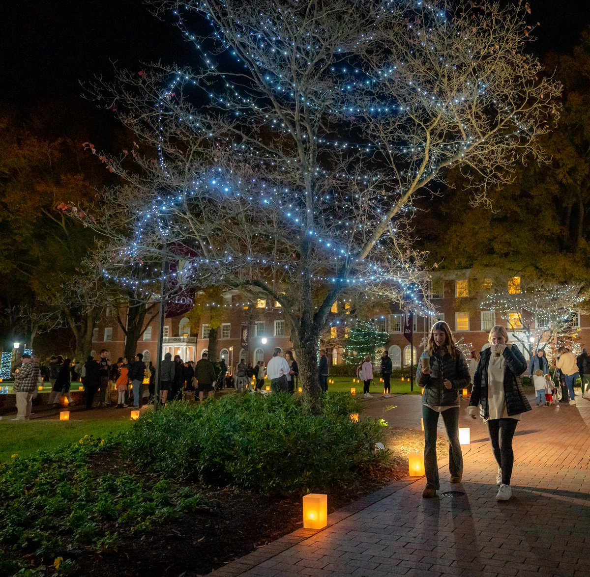 Elon University on Twitter "Last night hundreds gathered for the