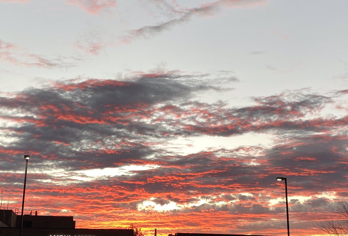 DebM4400's tweet photo. That’s some kind of crazy sky this evening #fireinthesky #lititz https://t.co/wZTvc4dbsM