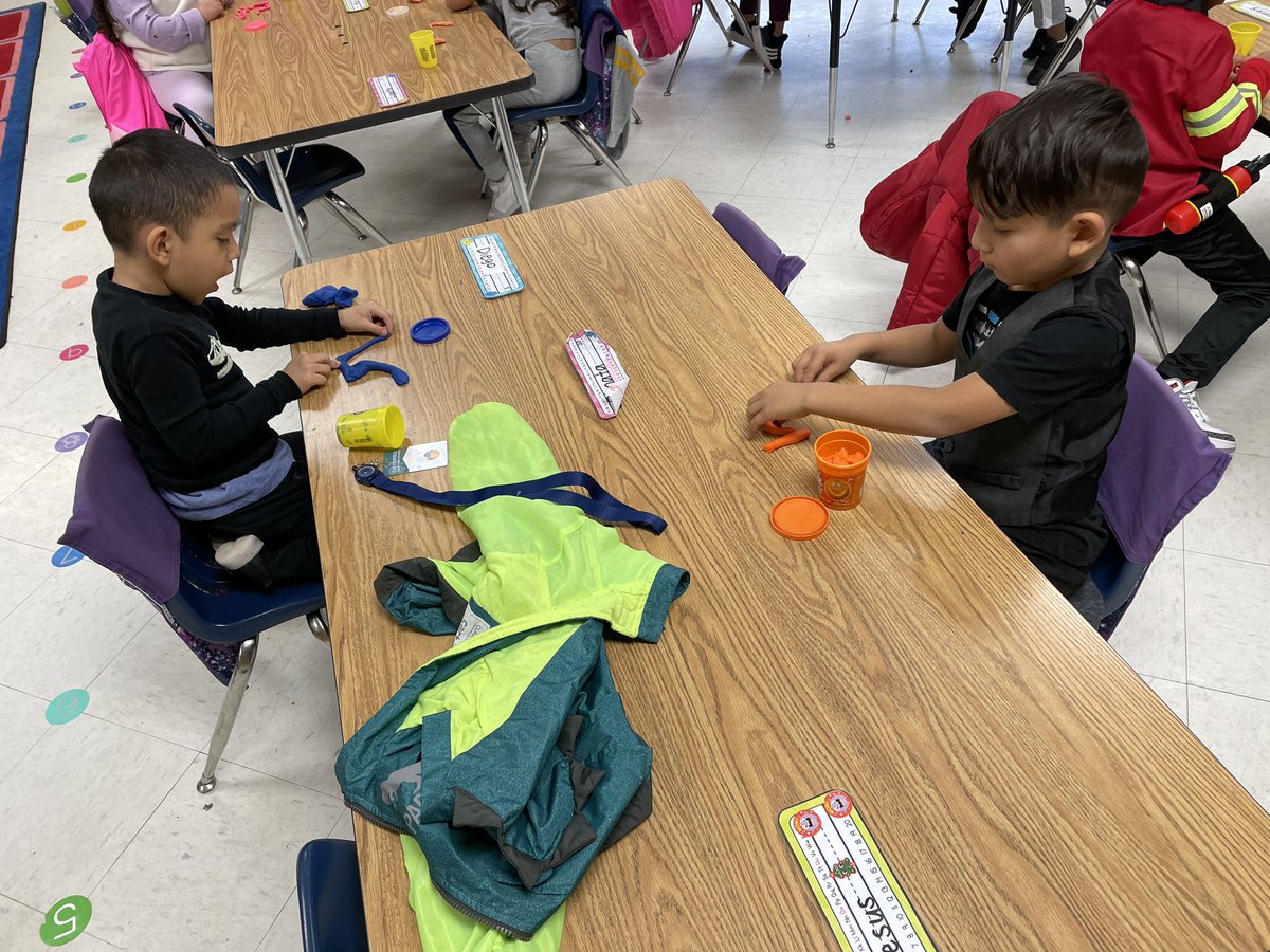 MsHicks13's tweet photo. We made teen numbers with playdoh! They rolled out the numbers and counted out playdoh blobs to match! @Mr_Johnson1906 @CatADillingham @Falling_CreekES https://t.co/CXEQotNuob