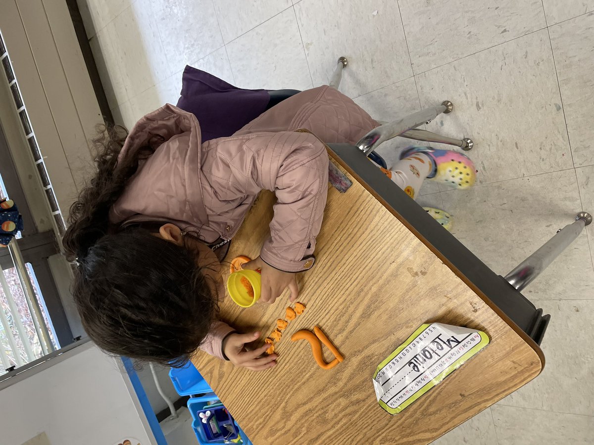 MsHicks13's tweet photo. We made teen numbers with playdoh! They rolled out the numbers and counted out playdoh blobs to match! @Mr_Johnson1906 @CatADillingham @Falling_CreekES https://t.co/CXEQotNuob