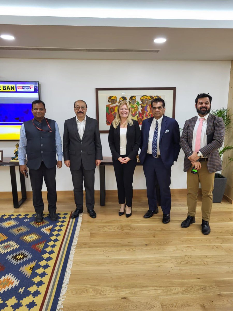 UNDRR's tweet photo. Today, UNDRR Director, Paola Albrito, met with @amitabhk87 , the #G20 Sherpa. Looking forward to working together on the the #DRR Working Group! https://t.co/qTRuAeyEuH