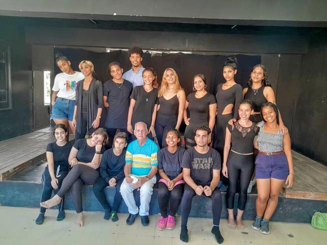 PlazaDmc's tweet photo. El profesor Humberto Rodríguez, Premio Nacional de Cultura Comunitaria, anuncia que desde el viernes 2 hasta el 9 se encuentran abiertas las matrículas para ingresar al grupo aficionado Olga Alonso,  de la #CasadelaCulturadePlaza.
@DiangoCNCC @CnccCreacion 
@CubaEsCultura https://t.co/vaC5CLdpit