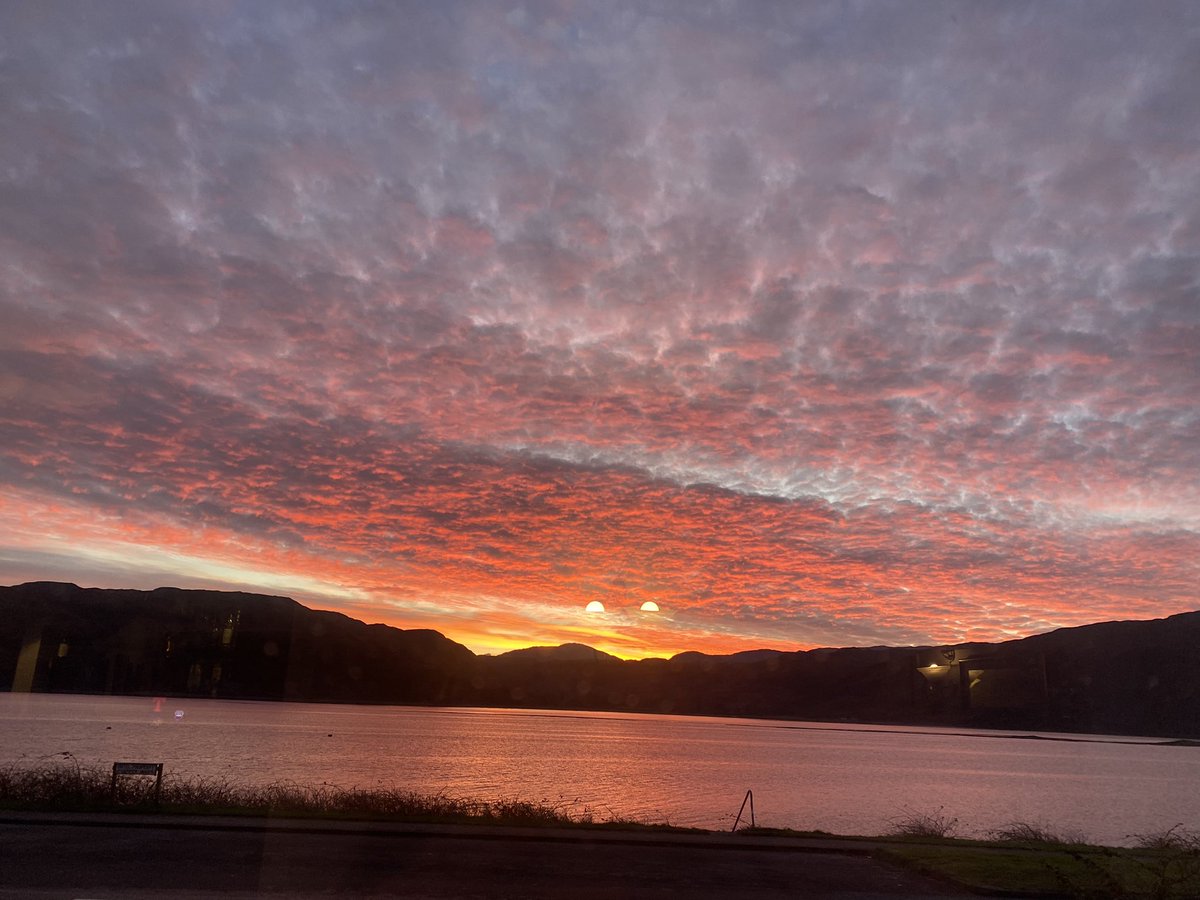 lolly9974's tweet photo. A beautiful sunrise this morning in Loch Carron #sunrise #redsky #beautiful #morninglight https://t.co/gMdUScahOS