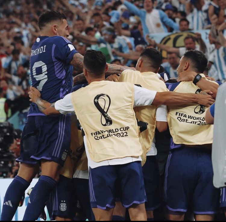Hoy #ARG ha demostrado un gran nivel, no sólo en ataque sino también en la presión y repliegue defensivo, todos comprometidos al máximo. Los dos primeros partidos del mundial no mostraban su mejor versión y hacían dudar de ser candidato al título. Hoy disiparon las dudas!
