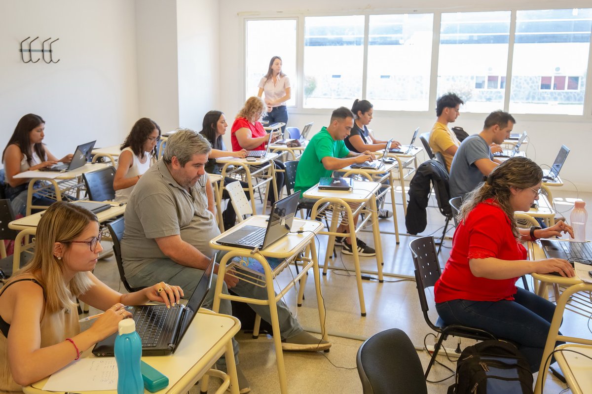 ULPSanLuis's tweet photo. #ULPVirtual 💻
Estudiantes de la ULP Virtual comenzaron a rendir sus exámenes finales
Hay mesas presenciales y virtuales. Es el último llamado del año y dura hasta el 19 de diciembre.
Más info 👉 https://t.co/WxxUIAzmEk
@SanLuisGob1 https://t.co/2DU719hbW4