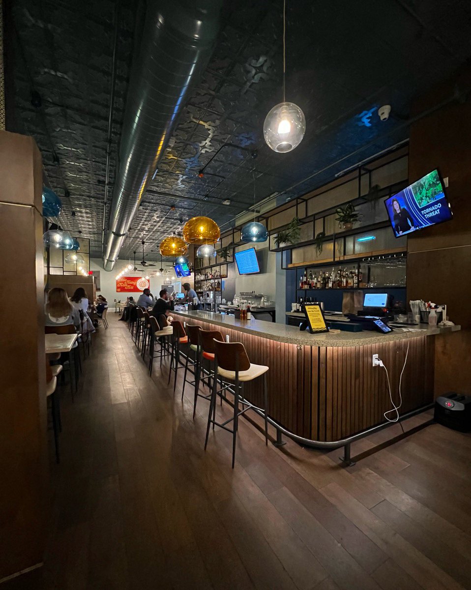 pholangthang's tweet image. Stop in tonight for a couple of drinks &amp;amp; a cozy bowl of phở! #pholangthang #dothelangthang #bar #restaurant #cincinnati