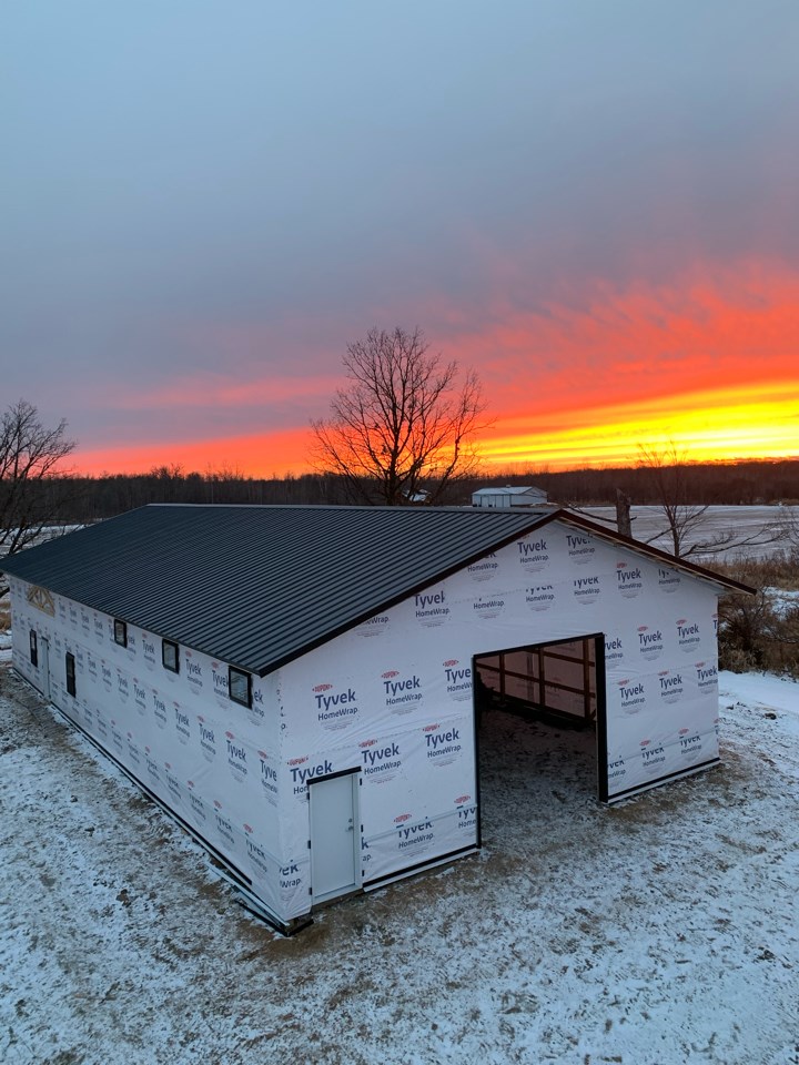 StructuralBuil1's tweet photo. After a hard day of work, Structural foreman Rob stopped to take this beautiful shot 🙌
This post-frame home in Palisade, MN is ready for side steel, porch framing, and of course another beauty shot.
#structuralbuildings #postframehome #shouse #sunset #constructionphotography https://t.co/MuKzan2Mbj