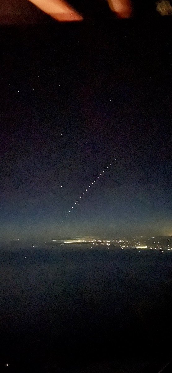 DougCochran99's tweet photo. StarLink satellite deployment. Viewed from 36000’, heading 240 deg, near GTF Montana. Oct 4th, 2022 around 8 pm. From cockpit of A320. This is my 1st tweet!  Thank you, Elon Musk! https://t.co/5tybuTsopj