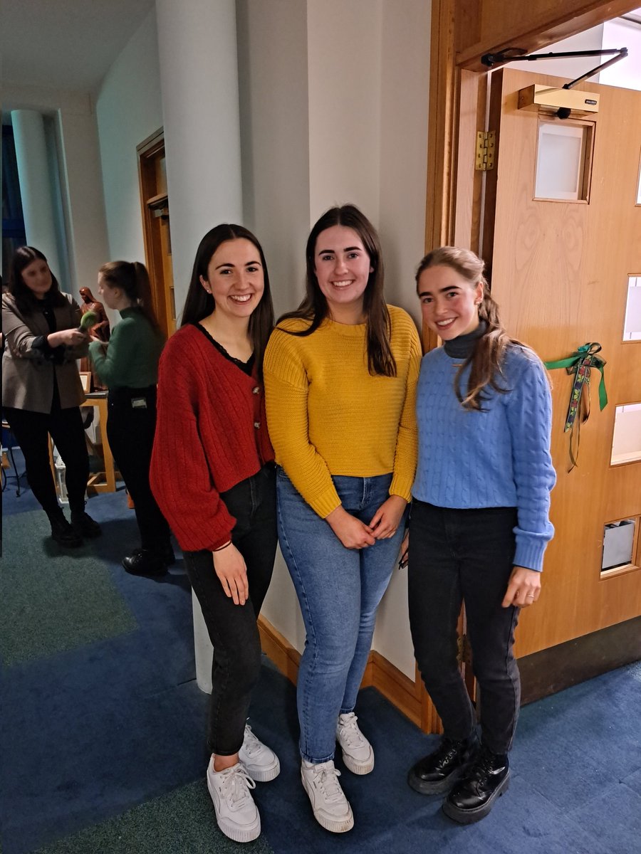 GaeilgeCSA's tweet photo. Mic léinn agus cairde na Gaeilge ag oscailt oifigiúil an tSeomra Caidrimh @StAngelasSligo 💚 https://t.co/gr11yyGgUF