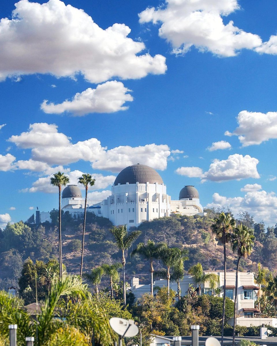 VisitCA's tweet photo. The view of the Griffith Observatory is 💯! Open since 1935, it's one of the last remaining facilities that still produces live planetary shows. 🪐

Have you been inside this @DiscoverLA icon?

📷 ejimmy3 on IG

#LosAngeles #GriffithObservatory #astronomy #stars https://t.co/idrNE0sfxX