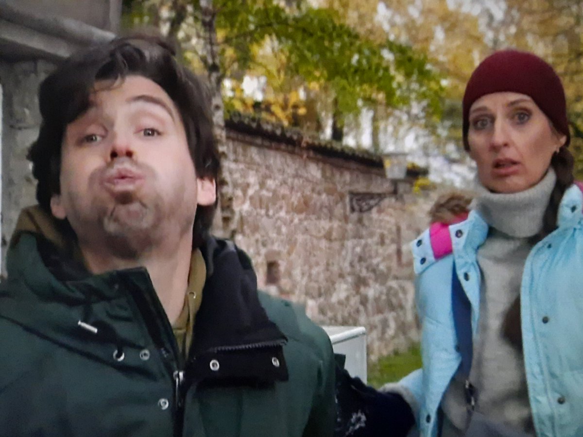 "Kaj dogaja" je trenutno najduhovitejša slovenska TV stvaritev. 
Prav sijajno kratkočasni so.
#pohvalanadan